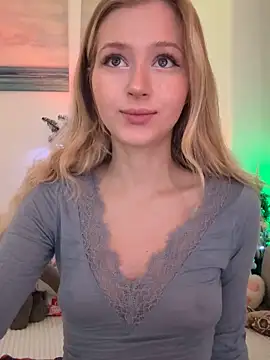 Snapshot of LunaRase chatting on 20, 12, 2025 LunaRase online show from 20, 12, 2025