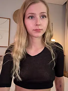 Snapshot of LunaRase chatting on 11, 1, 2026 LunaRase online show from 11, 1, 2026