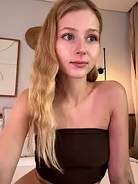 Snapshot of LunaRase chatting on 13, 1, 2026 LunaRase online show from 13, 1, 2026