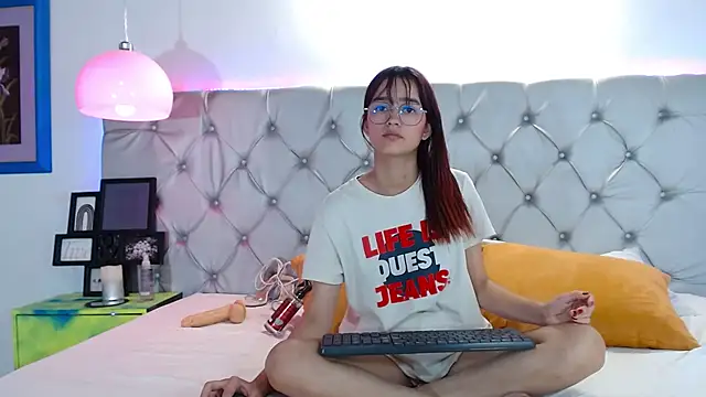 Snapshot of MelodyMansson chatting on 6, 1, 2025 MelodyMansson online show from 6, 1, 2025