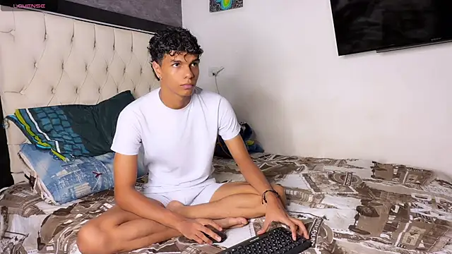 Snapshot of james_dreams_ chatting on 27, 6, 2026 james dreams online show from 27, 6, 2026