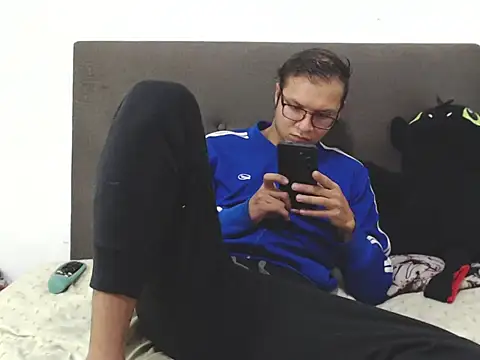 Snapshot of andy_loverxx chatting on 8, 2, 2026 andy loverxx online show from 8, 2, 2026