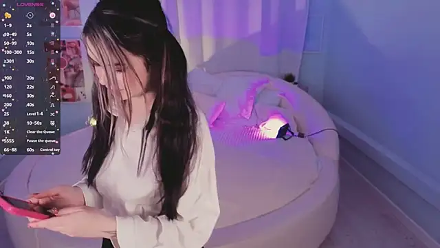 Lil Amelie online show from 27, 11, 2025