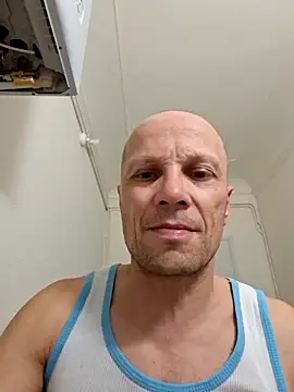Snapshot of wedge75 chatting on 19, 4, 2026 wedge75 online show from 19, 4, 2026
