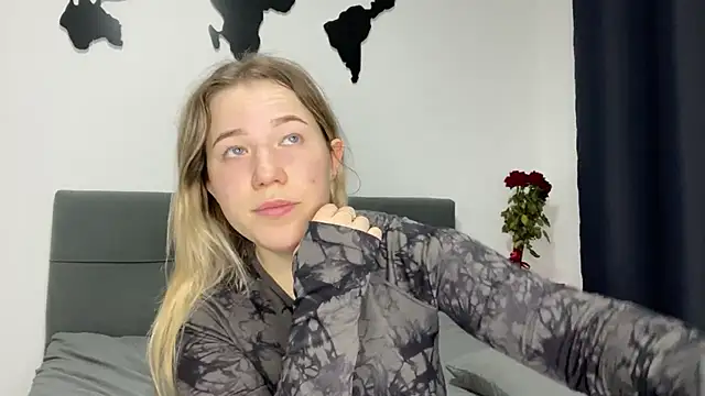 Snapshot of Embersweetbunny chatting on 30, 1, 2025 Embersweetbunny online show from 30, 1, 2025
