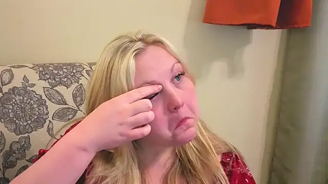 Snapshot of PhatAssBlond chatting on 26, 4, 2026 PhatAssBlond online show from 26, 4, 2026