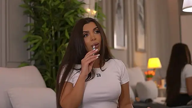 NicoleCellini online show from 7, 4, 2026