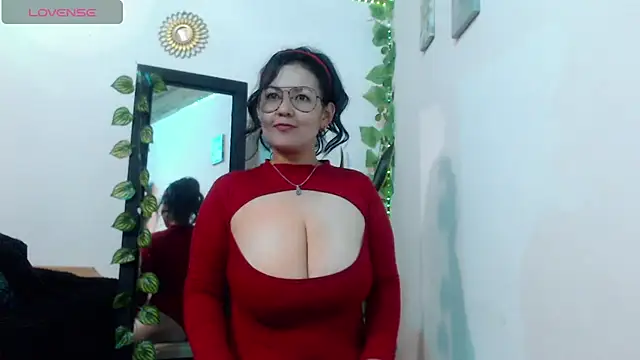 Snapshot of Donniia chatting on 24, 4, 2026 Donniia online show from 24, 4, 2026