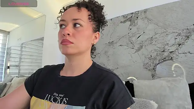 LIZ HOLMES online show from 11, 11, 2025