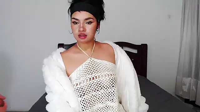 Snapshot of lyzamy_liz chatting on 2, 5, 2026 lyzamy liz online show from 2, 5, 2026