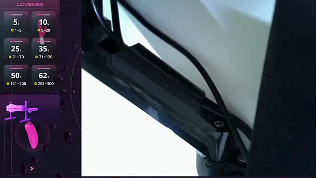 Snapshot of Queen_of_the_ring1 chatting on 6, 11, 2025 Queen of the ring1 online show from 6, 11, 2025