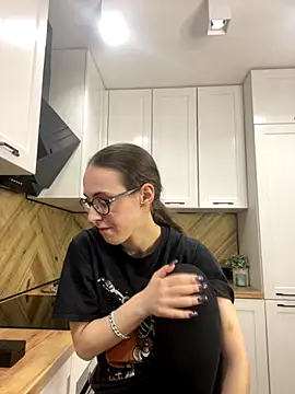 Snapshot of MartiniiSelenna chatting on 9, 11, 2025 MartiniiSelenna online show from 9, 11, 2025