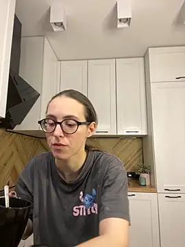 Snapshot of MartiniiSelenna chatting on 4, 12, 2025 MartiniiSelenna online show from 4, 12, 2025