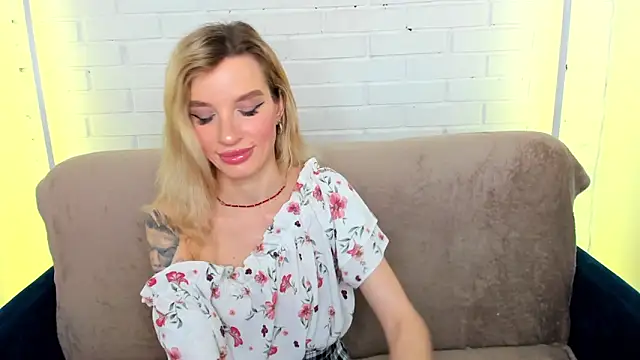 AlinaLovelyX online show from 25, 5, 2026