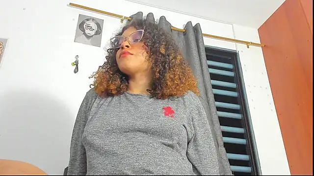 Snapshot of Ada_gales_ chatting on 5, 11, 2025 Ada gales online show from 5, 11, 2025