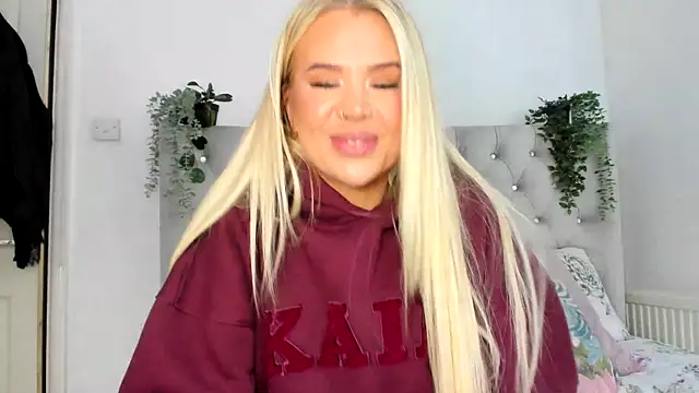 Snapshot of Alexia-Lee chatting on 7, 2, 2025 Alexia-Lee online show from 7, 2, 2025