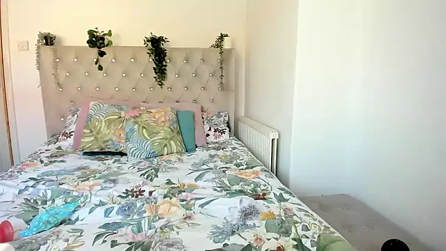 Snapshot of Alexia-Lee chatting on 8, 3, 2025 Alexia-Lee online show from 8, 3, 2025