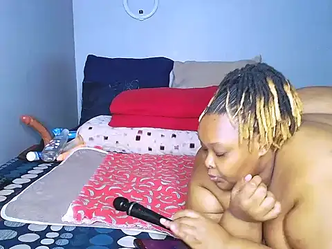 Snapshot of fatafricanqueen chatting on 27, 9, 2025 fatafricanqueen online show from 27, 9, 2025