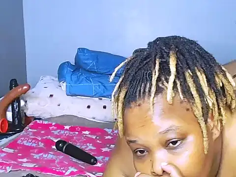 Snapshot of fatafricanqueen chatting on 10, 10, 2025 fatafricanqueen online show from 10, 10, 2025