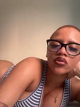 Snapshot of Charlotee_ chatting on 5, 1, 2025 Charlotee online show from 5, 1, 2025