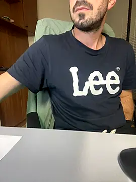 Snapshot of giorgakaci69 chatting on 9, 10, 2025 giorgakaci69 online show from 9, 10, 2025