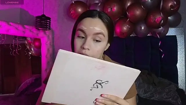 Taiissa  online show from 9, 11, 2025