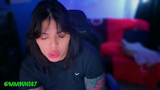 Snapshot of miacanela_xo chatting on 19, 11, 2025 miacanela xo online show from 19, 11, 2025