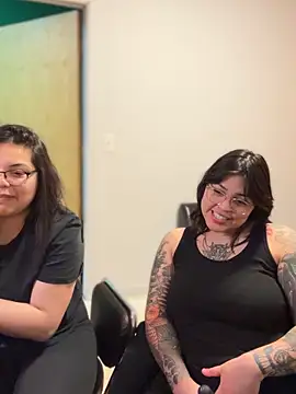 Snapshot of miacanela_xo chatting on 17, 12, 2025 miacanela xo online show from 17, 12, 2025