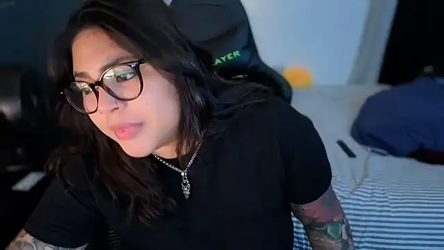 Snapshot of miacanela_xo chatting on 22, 4, 2026 miacanela xo online show from 22, 4, 2026
