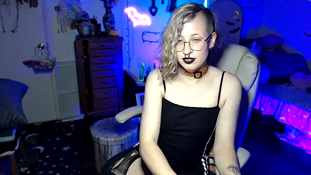 Bigbearnbunnyboy online show from 10, 3, 2026