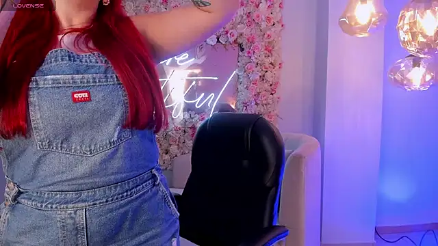 Snapshot of ViolettCastel chatting on 26, 10, 2025 ViolettCastel online show from 26, 10, 2025