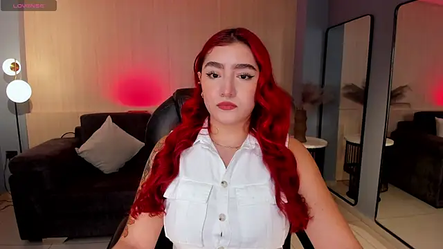 Snapshot of ViolettCastel chatting on 27, 10, 2025 ViolettCastel online show from 27, 10, 2025