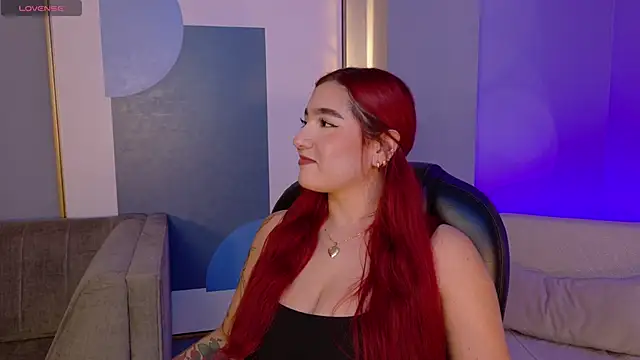 Snapshot of ViolettCastel chatting on 8, 11, 2025 ViolettCastel online show from 8, 11, 2025