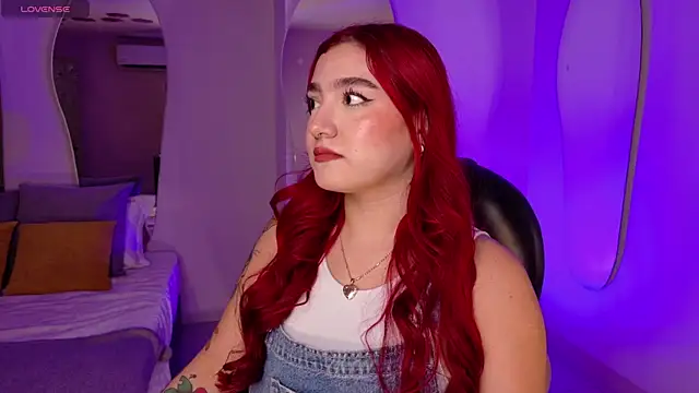 Snapshot of ViolettCastel chatting on 28, 11, 2025 ViolettCastel online show from 28, 11, 2025