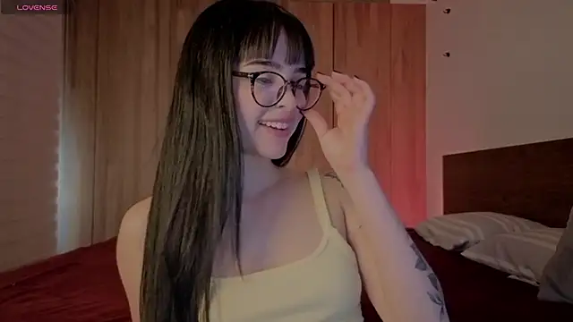 Snapshot of Roxxy_mora chatting on 17, 6, 2026 Roxxy mora online show from 17, 6, 2026