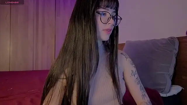 Snapshot of Roxxy_mora chatting on 25, 6, 2026 Roxxy mora online show from 25, 6, 2026