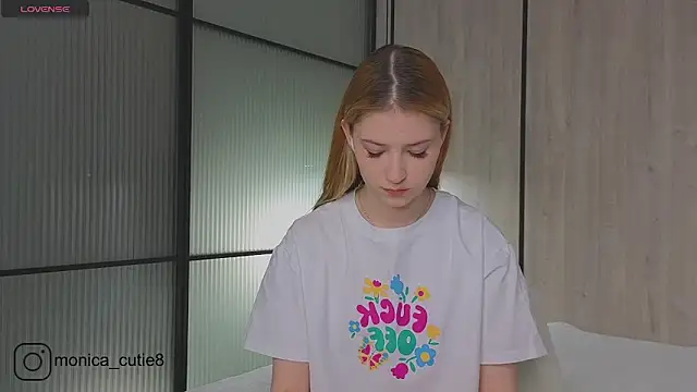 Snapshot of Monikacutie chatting on 24, 2, 2025 Monikacutie online show from 24, 2, 2025