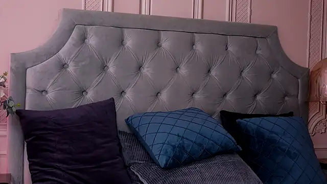 Snapshot of LucyAddison chatting on 8, 2, 2025 LucyAddison online show from 8, 2, 2025