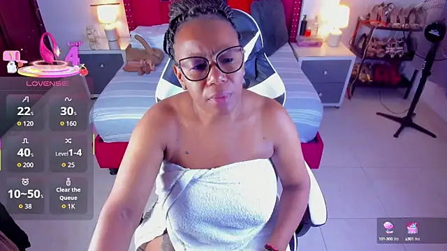 Snapshot of ShantalDior chatting on 9, 9, 2025 ShantalDior online show from 9, 9, 2025