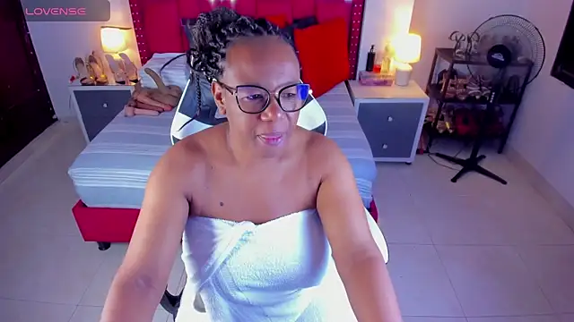 Snapshot of ShantalDior chatting on 11, 9, 2025 ShantalDior online show from 11, 9, 2025