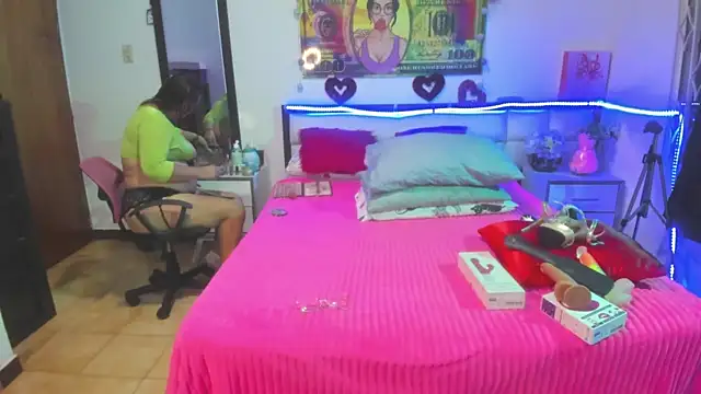 Snapshot of karenmilf_4 chatting on 11, 12, 2024 karenmilf 4 online show from 11, 12, 2024