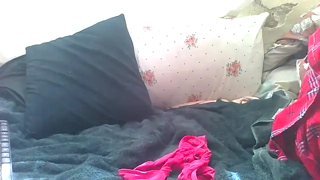Snapshot of Honeyme24 chatting on 19, 4, 2026 Honeyme24 online show from 19, 4, 2026