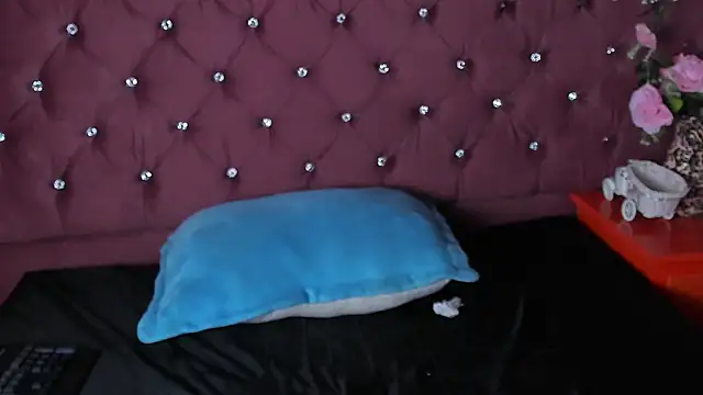 Snapshot of MaddyHudson chatting on 8, 3, 2025 MaddyHudson online show from 8, 3, 2025