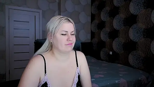 Snapshot of natusik chatting on 6, 3, 2025 natusik online show from 6, 3, 2025