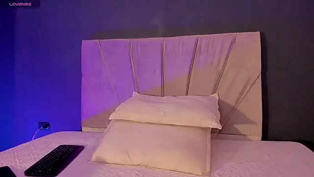 Snapshot of Shayla27 chatting on 4, 2, 2026 Shayla27 online show from 4, 2, 2026