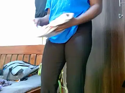 Snapshot of Sweet_choc chatting on 12, 3, 2025 Sweet choc online show from 12, 3, 2025