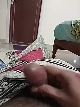 AUNTY1984 online show from 24, 5, 2026