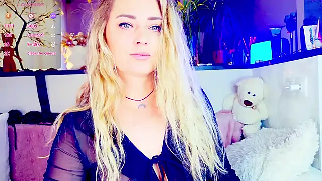 Snapshot of _JuliaSpace_ chatting on 6, 5, 2026 JuliaSpace online show from 6, 5, 2026