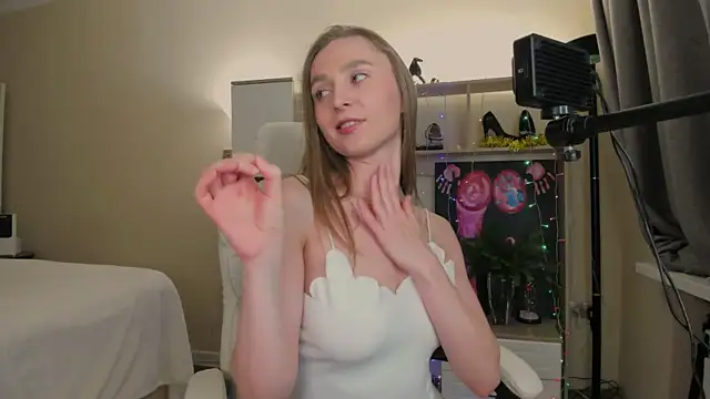 Snapshot of CharlotteWells chatting on 3, 1, 2025 CharlotteWells online show from 3, 1, 2025