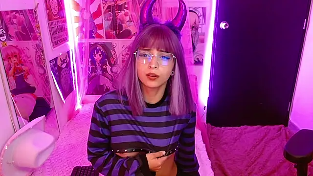 Snapshot of Kind_Scarlett chatting on 2, 10, 2025 Kind Scarlett online show from 2, 10, 2025